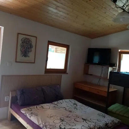 Slunce Nad Vinným Sklepem Penzion 2*