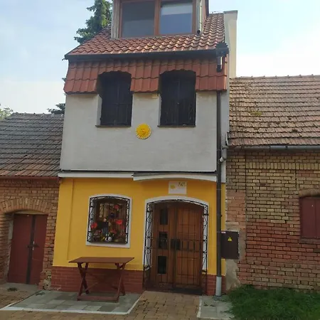 Slunce Nad Vinným Sklepem 2*