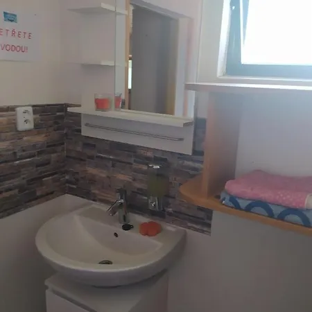 Slunce Nad Vinnym Sklepem Zajazd