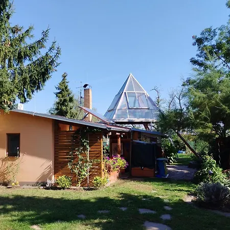 Slunce Nad Vinným Sklepem Moravská Nová Ves