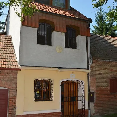 Slunce Nad Vinným Sklepem Penzion 2*